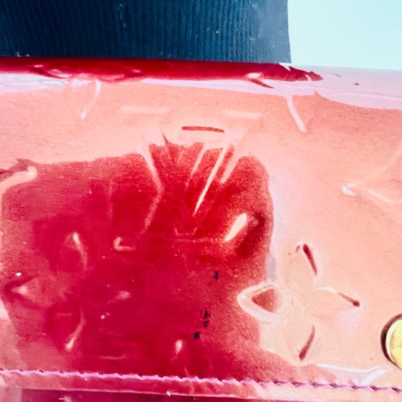 SOLD-Authentic Louis Vuitton Vernis Portefeuille Sarah Wallet Purple - Picture 7 of 14